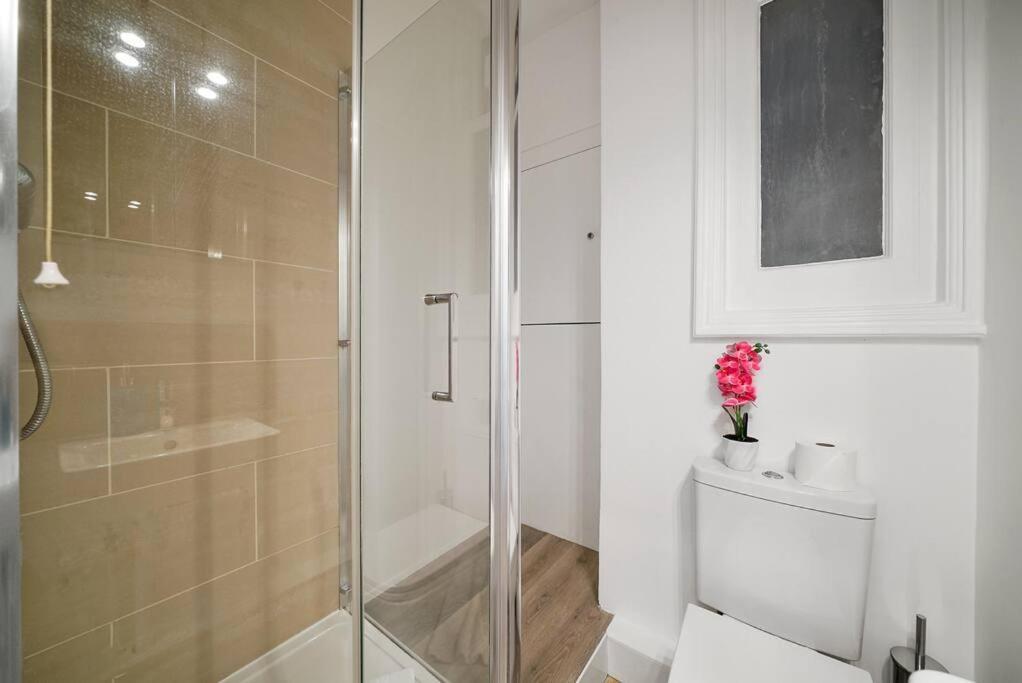 Charming Next To Leicester Sq * London